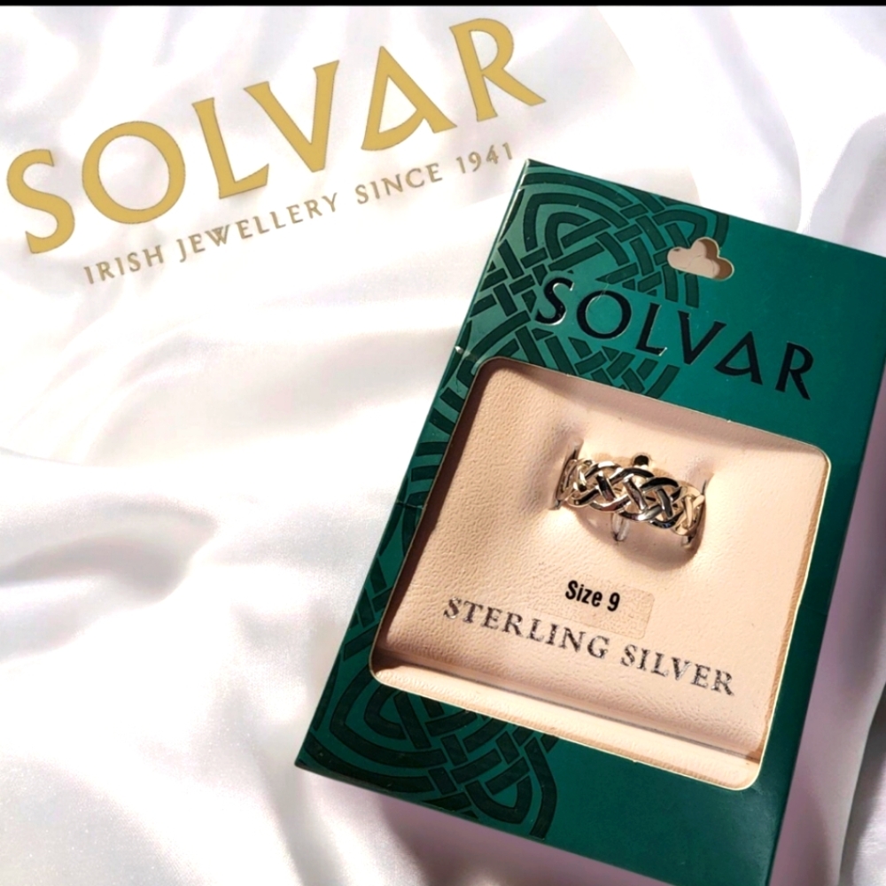 Solvar Sterling Silver Celtic Knot Ring in Silver - Size 9